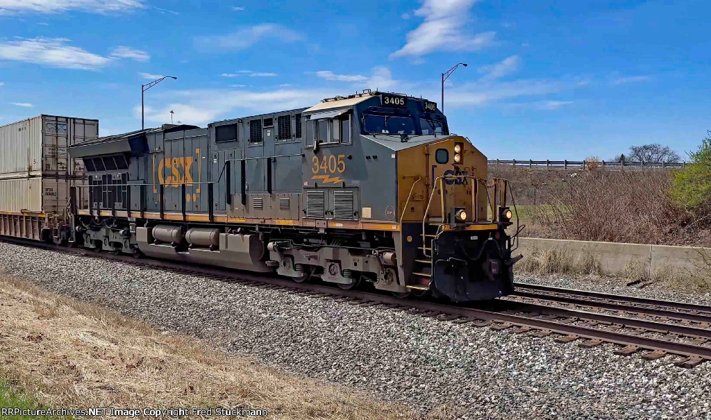 CSX 3405 leads a short UPS train.